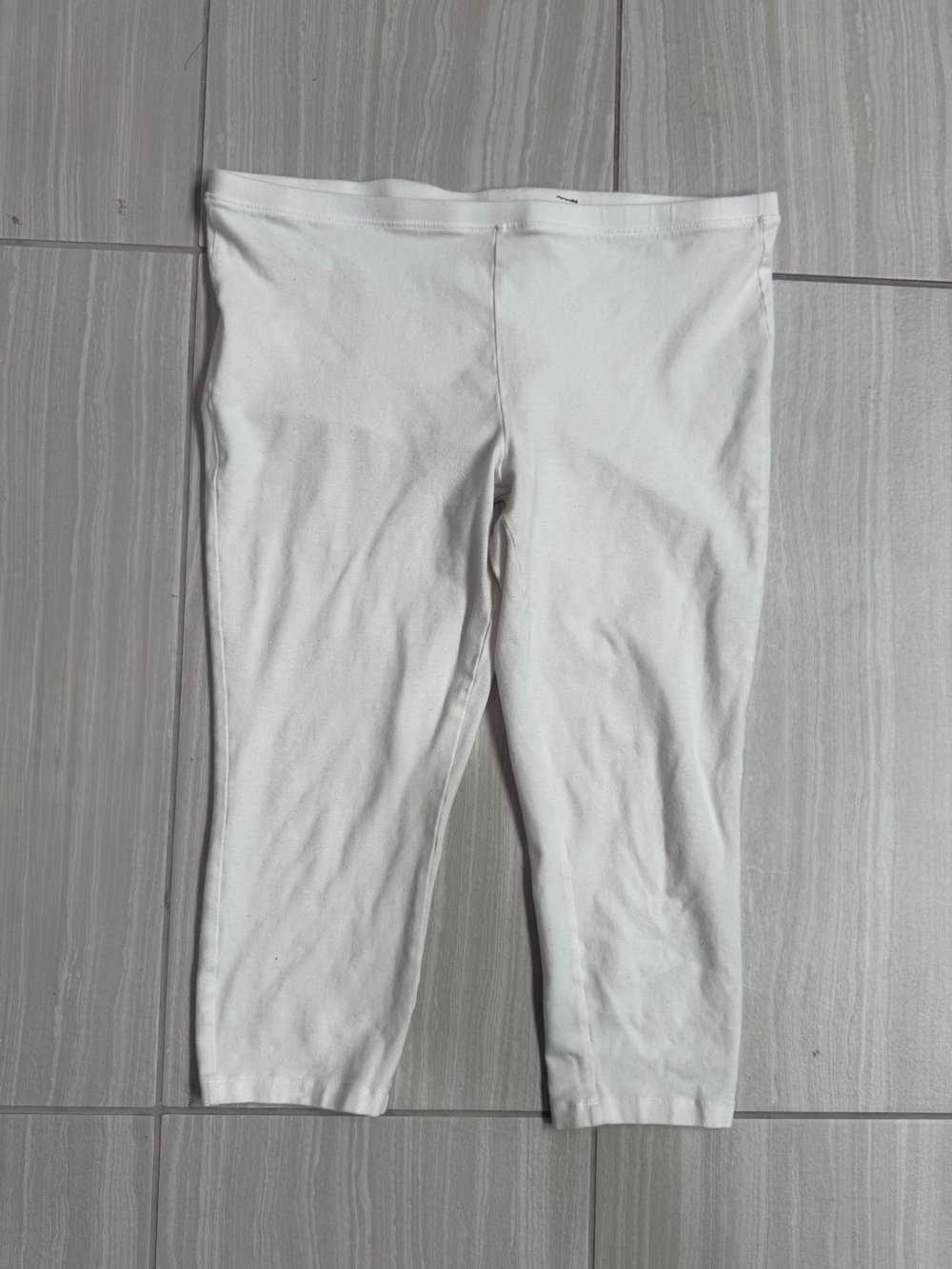 HUE Capri Leggings
